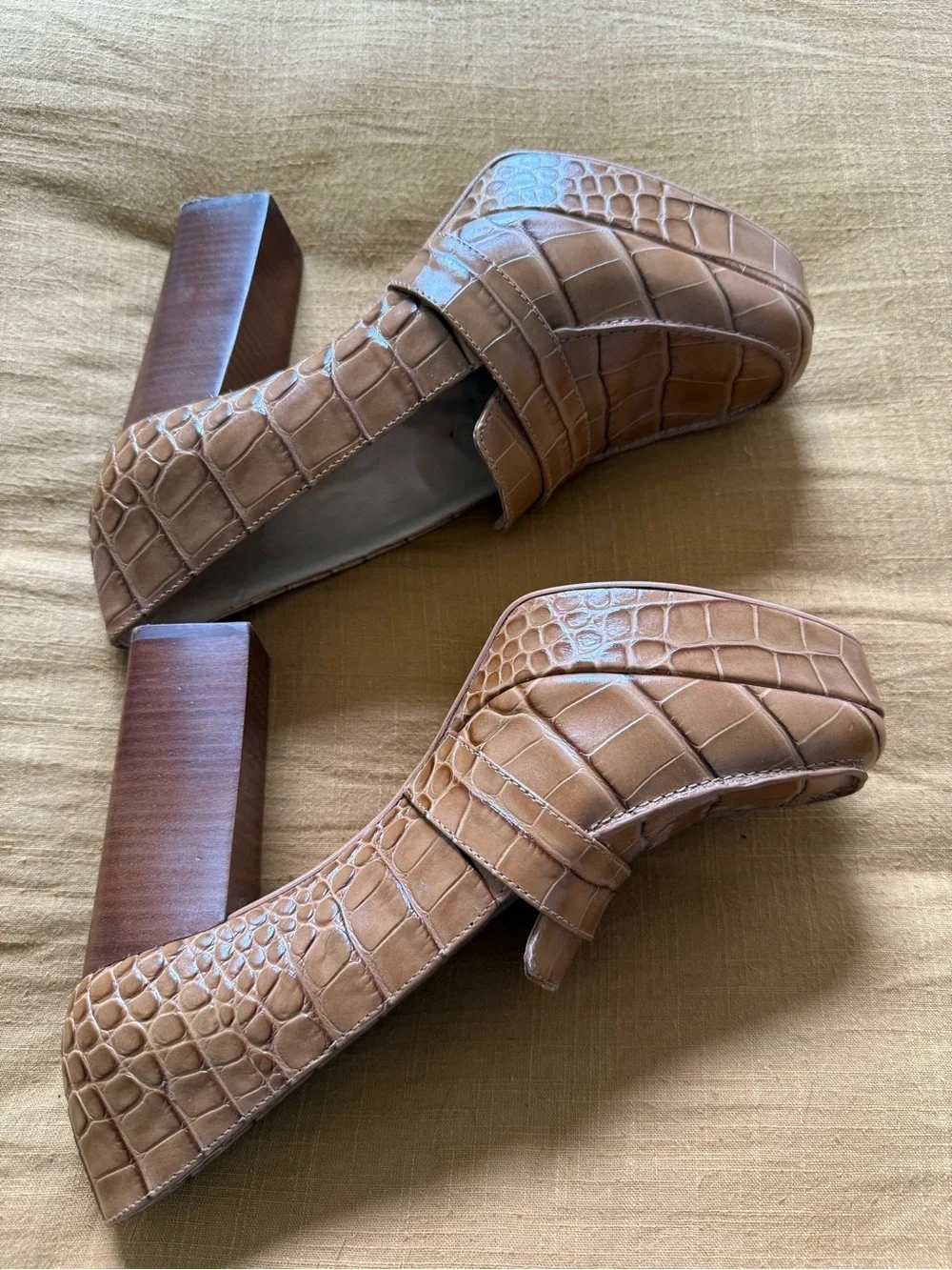 Vince Camuto Women’s Tan Croc-Embossed Platform Heels